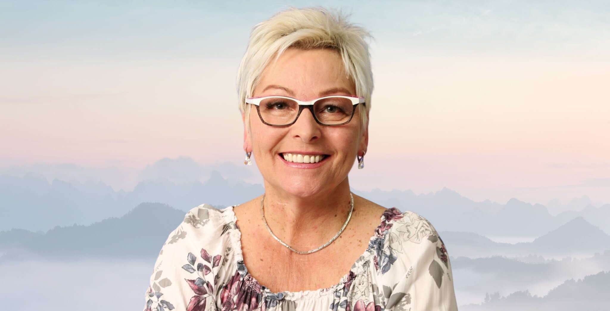Claudia - Zukunftsprognosen - Lenormand - Tarot - Wahrsagen - Jenseitskontakte